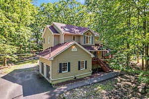 Whitetail Crossing | Pocono Vacation Rental | undefined}