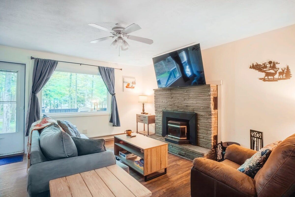 Sunrise Summit | Pocono Vacation Rental | Beautifully decorated warm and cozy living room}