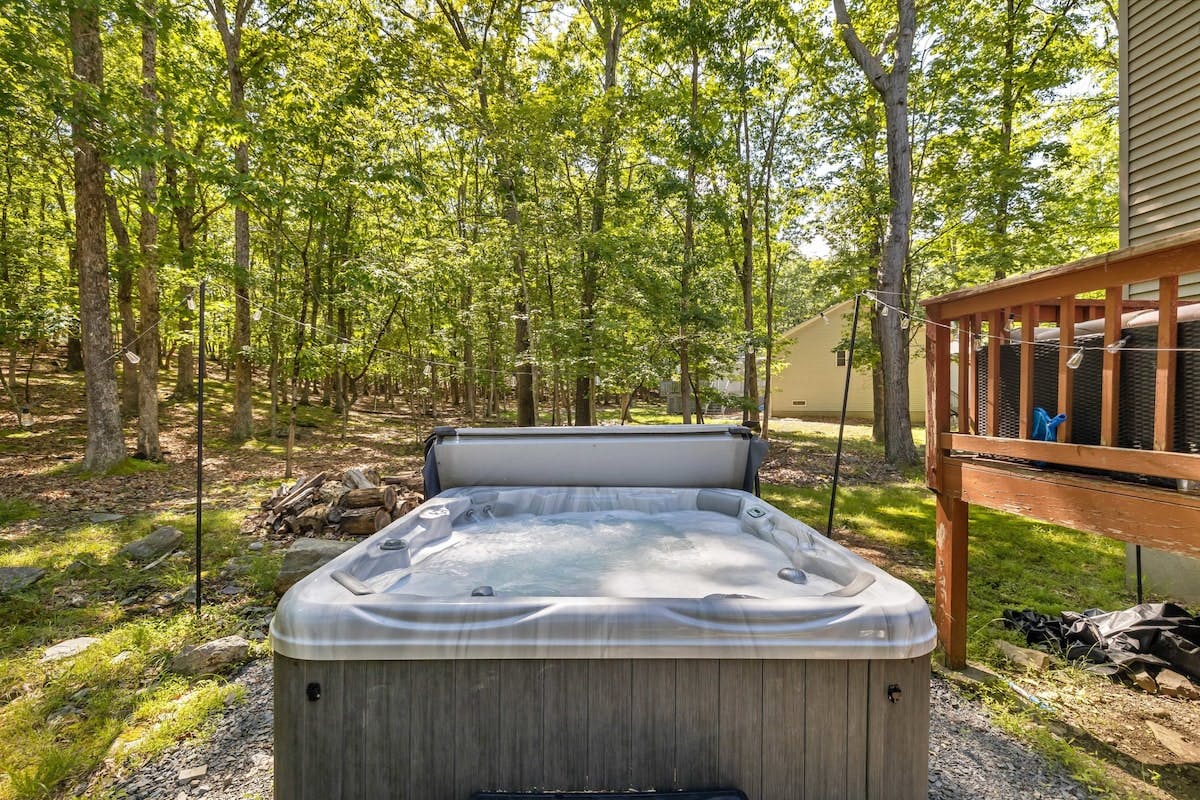 Whitetail Crossing | Pocono Vacation Rental | }